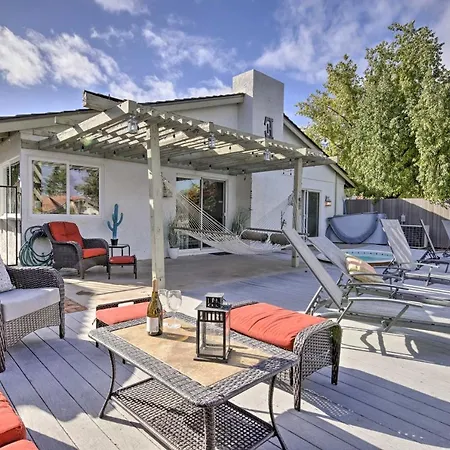 Lakefront Tempe House With Sun Deck, Hot Tub And Boats