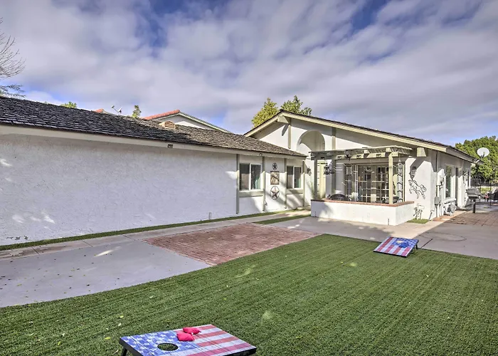 Sun Deck, Hot Tub! Lakefront House *